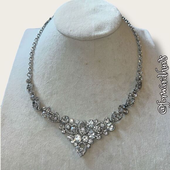 Glamorous Silvertone Necklace with Glass-Rhinestone Embellishments - Picture 1 of 10